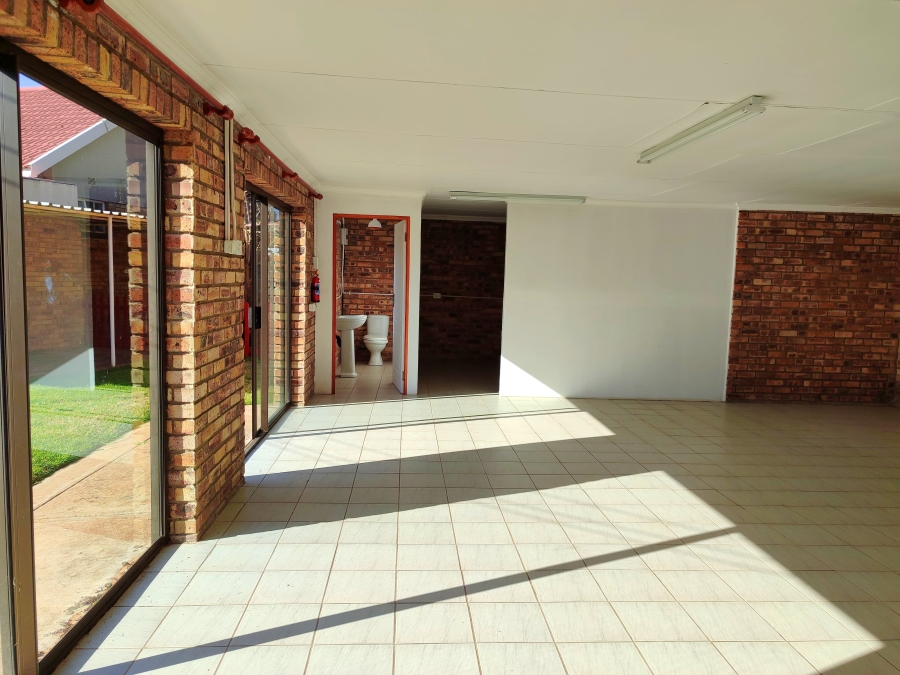 4 Bedroom Property for Sale in Flamwood North West